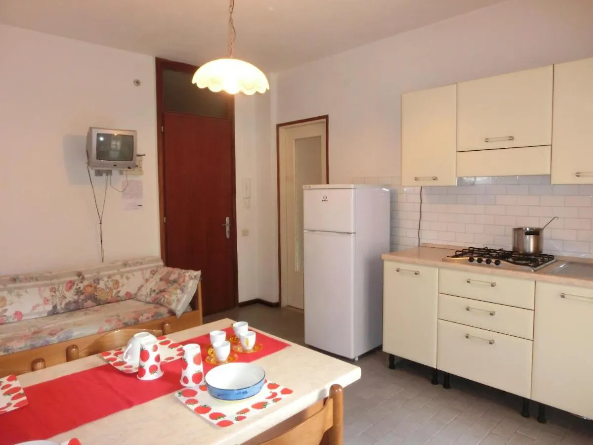 Condominio Lero Μπιμπιόνε 0*,