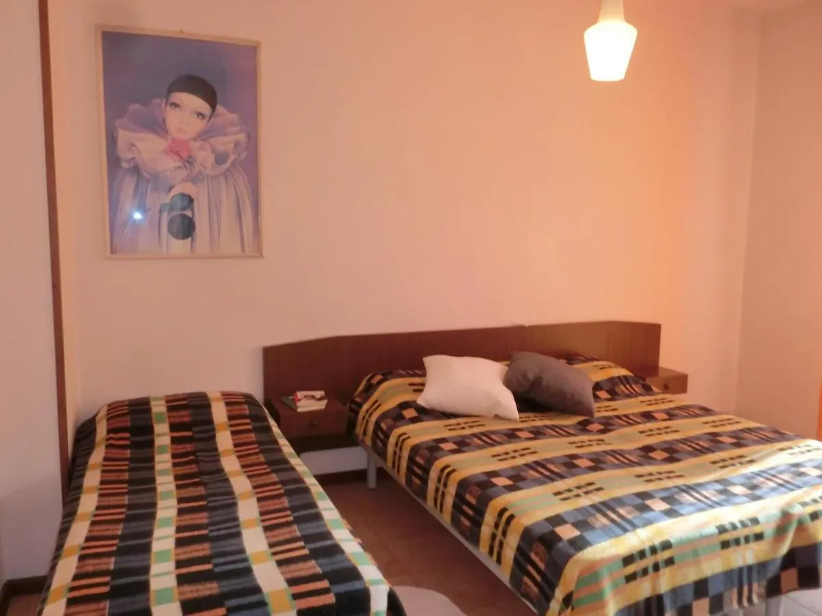 Condominio Lero Μπιμπιόνε 0*,