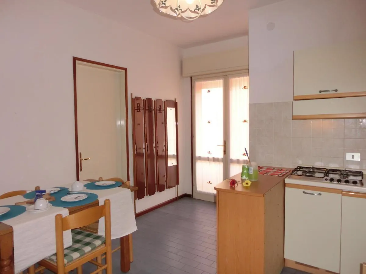 Condominio Lero Μπιμπιόνε 0*,
